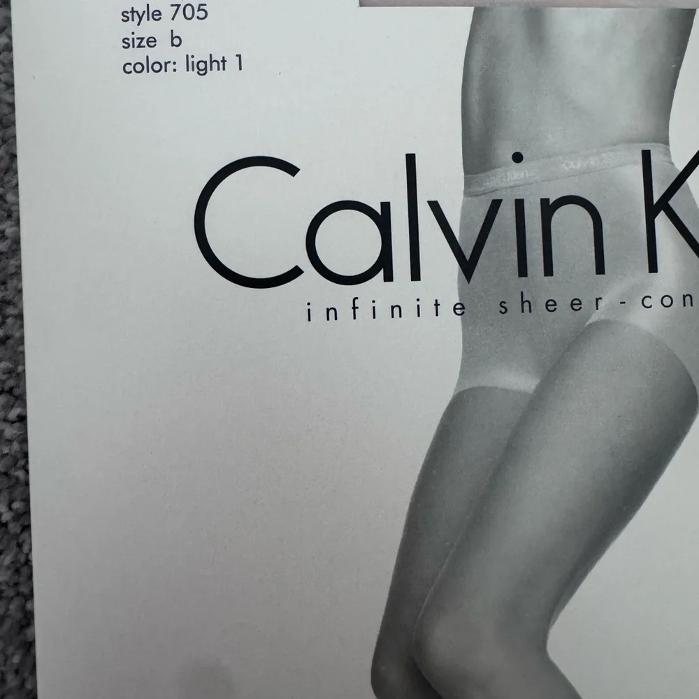 CALVIN KLEIN INFINITE SHEER CONTROL TOP PANTYHOSE STYL 705 Light 1 SZ B